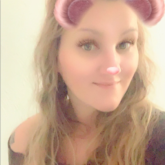 Meet your Posher, Celeste - Picture 3 of 5